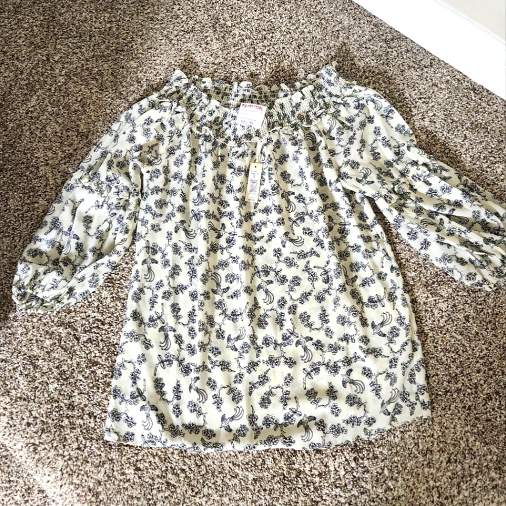 MaxStudio ruffle sleeve shirt- NWT